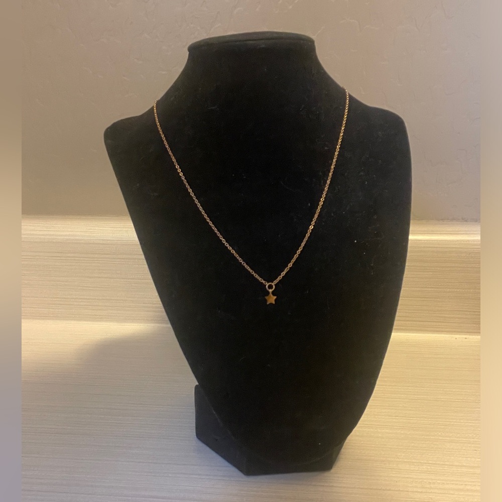 Gold tone star necklace